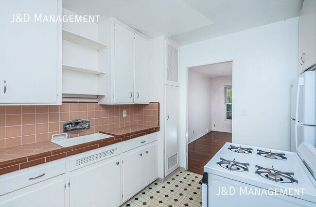Building Photo - 2231 Meade Ave