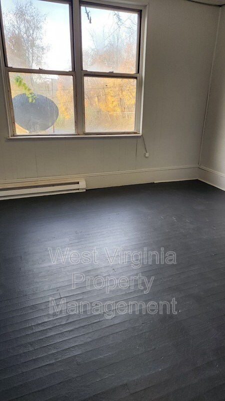 Building Photo - 422 City Ave