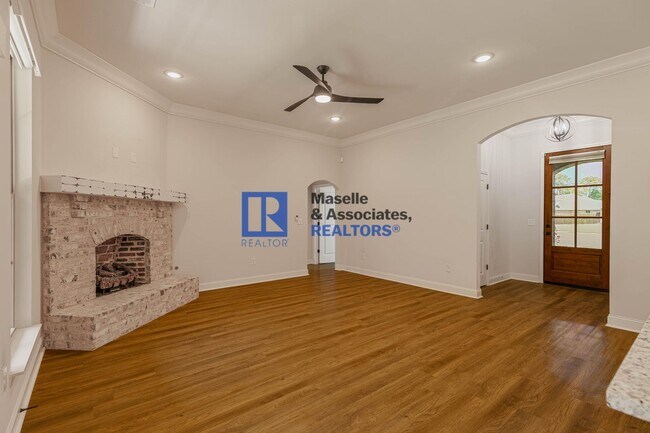 Building Photo - 1019 Silver Cir
