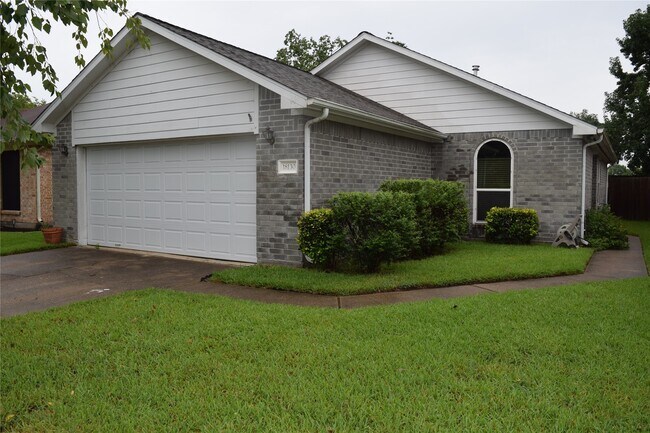 Building Photo - 18130 Beaverdell Dr