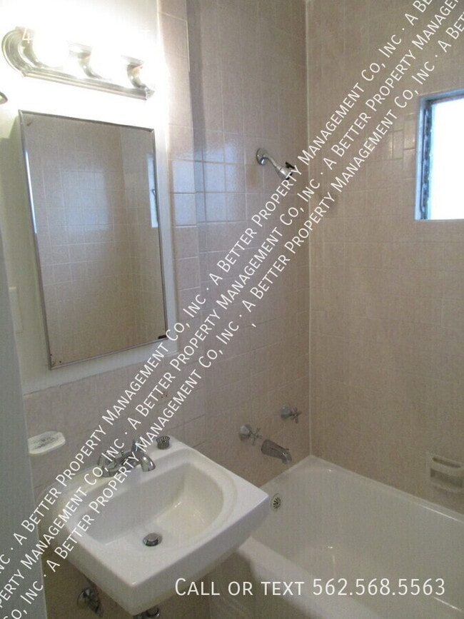 Building Photo - 48 Roycroft-