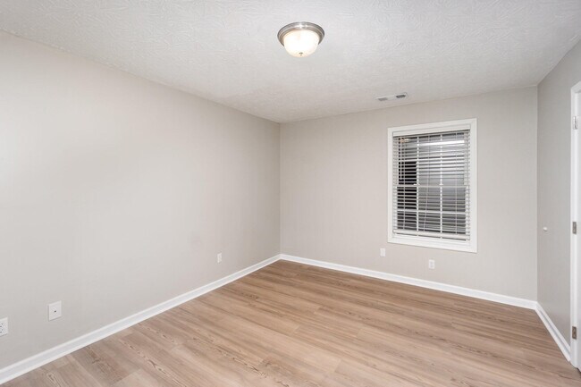 Building Photo - 533 Millpond Rd