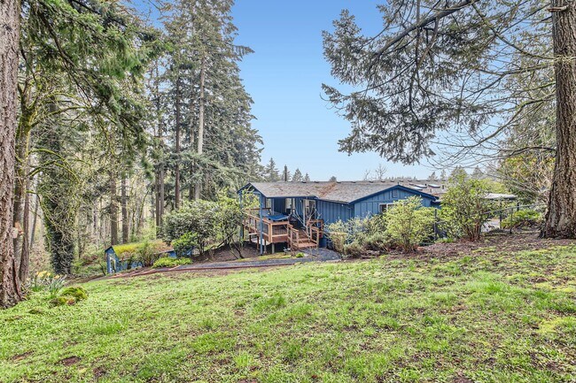 Building Photo - Single Family Home in West Linn with a Won...