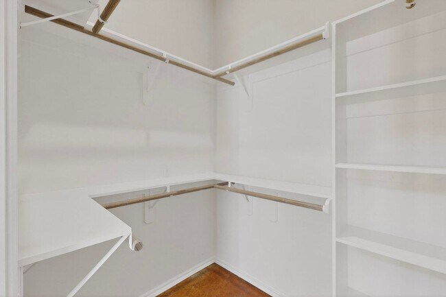 Building Photo - 1471 W Kaufman St