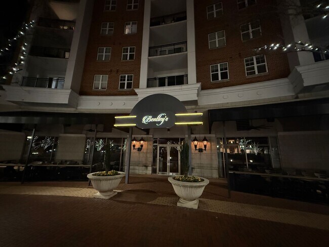 Building Photo - 4620 Piedmont Row Dr