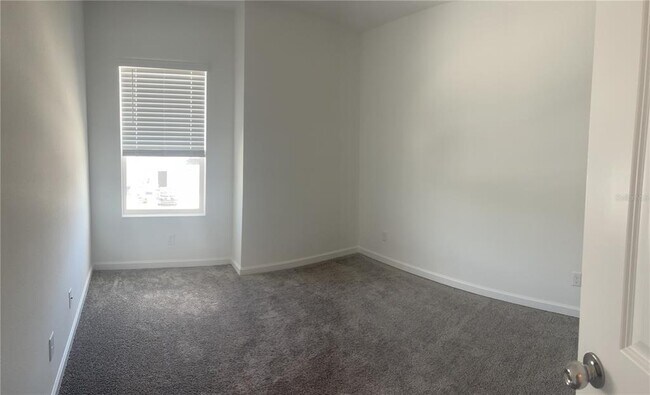 Building Photo - 2440 Skyline Lp