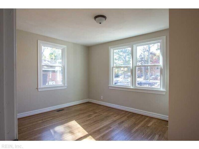 Building Photo - 4814 Killam Avenue