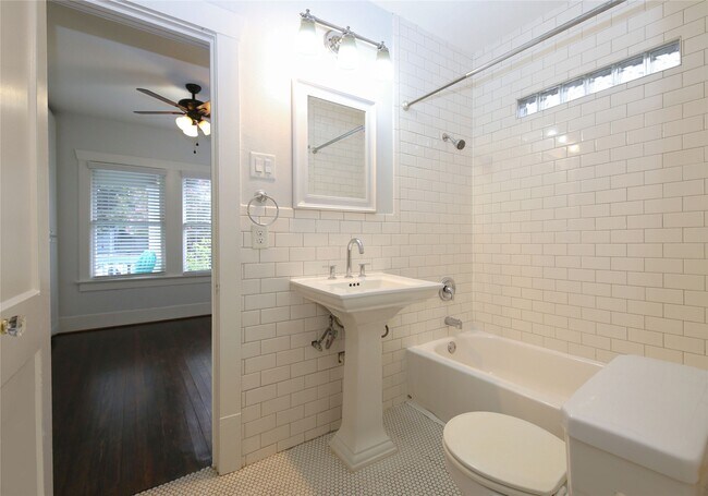 Building Photo - 214 Munford St