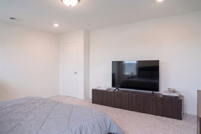 Building Photo - 2016 Alexander Oaks Dr