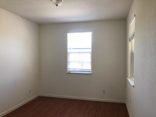 Building Photo - Spacious Folsom Parkway Home Near Park wit...