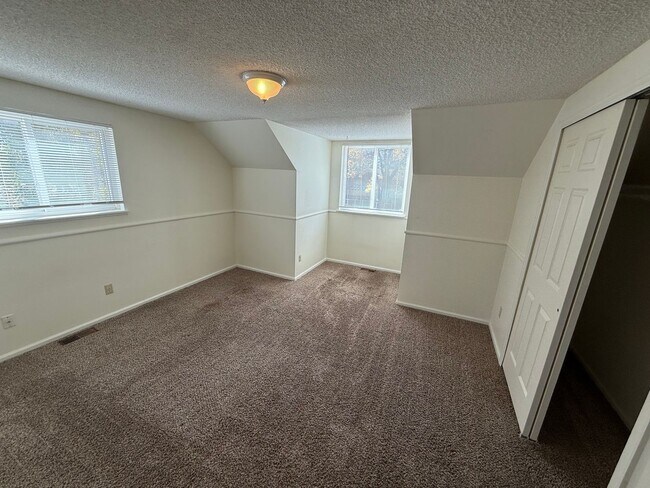 Building Photo - Spacious 4 Bed, 2.5 Bath Home in Fort Collins