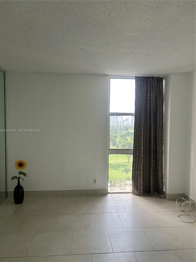 Building Photo - 20301 W Country Club Dr