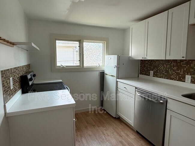 Building Photo - 133 Elmwood Ave