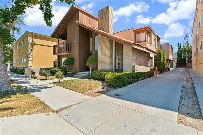 Building Photo - 392 Coronado Ave