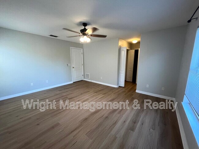Building Photo - 7843 Foxgrove Dr