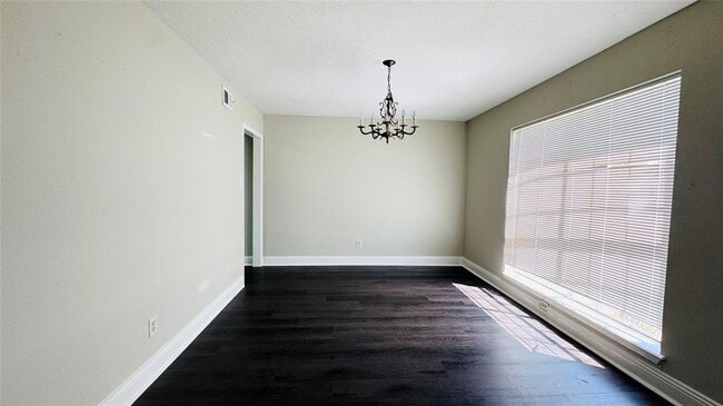 Building Photo - 10418 Towne Oak Ln
