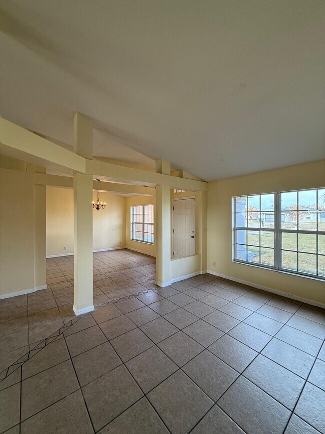 Building Photo - 974 SW California Blvd
