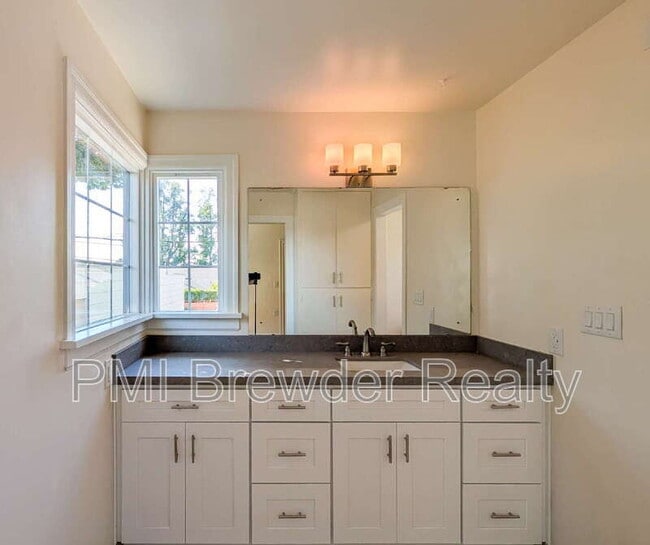 Building Photo - 1822 Rucker Ave