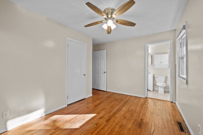 Building Photo - 2910 Kanewood Dr