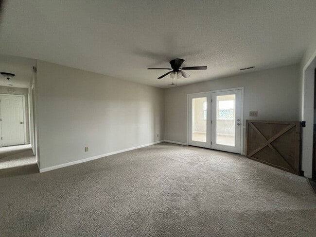 Building Photo - Move In Ready!!