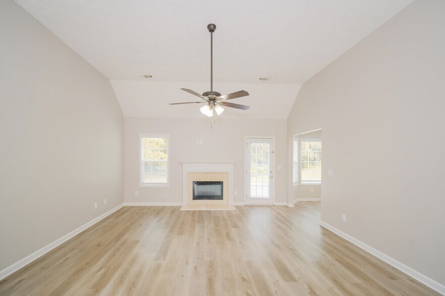 Building Photo - 775 Pebble Blvd