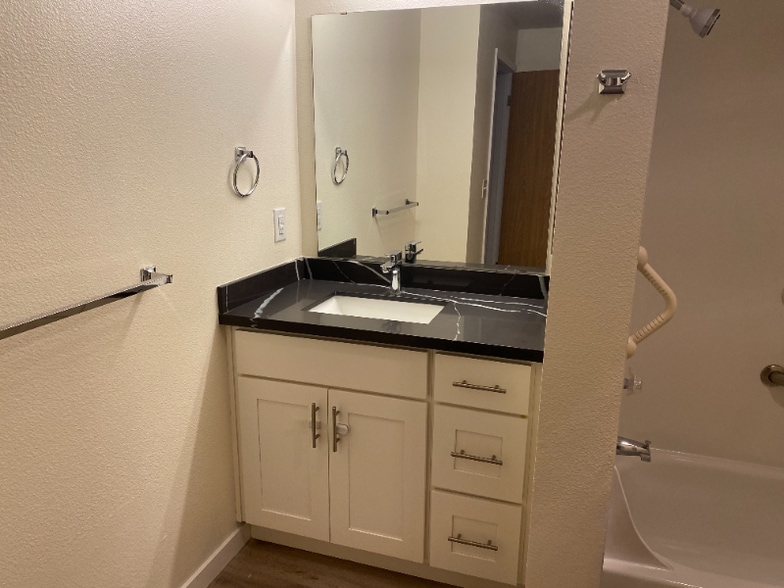 Building Photo - 334 Wells Ave S