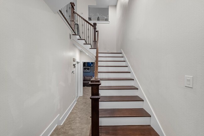 Building Photo - 209 Burr St
