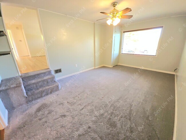 Building Photo - 7037 N Monteith Ave