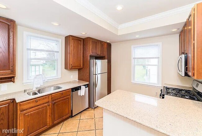 Building Photo - 3 br, 1.5 bath House - 2708 White Ave