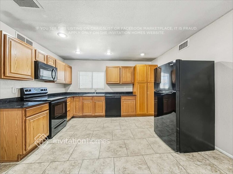 Building Photo - 5630 W Hubbell St