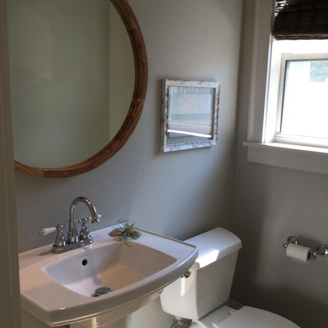 Building Photo - 94 Pointe Cir