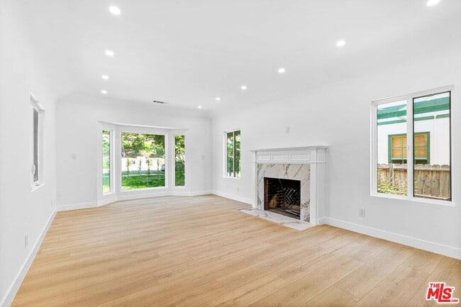 Building Photo - 1722 Bel Aire Dr
