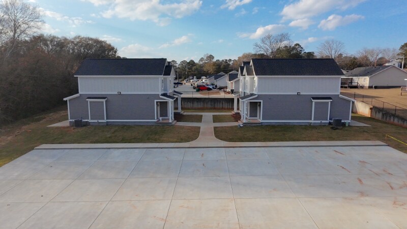 Building Photo - 231 Pineneedle Rd