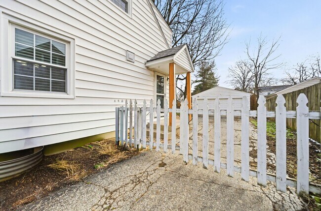 Building Photo - 532 N Drexel Ave