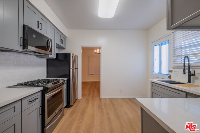 Building Photo - 108 N Broadway