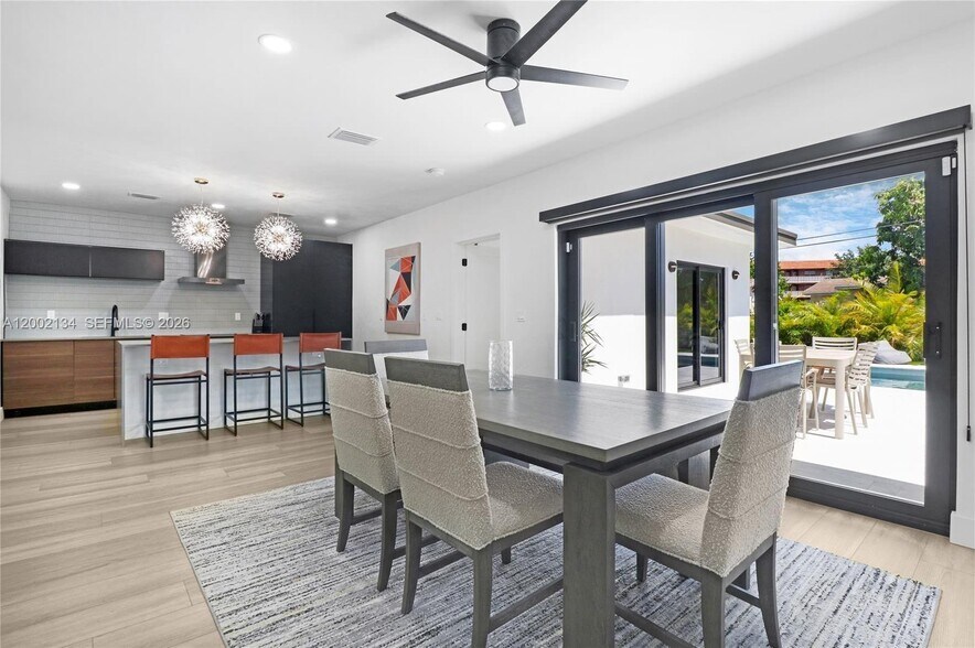 Building Photo - 811 NE 17th Ct