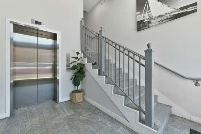 Building Photo - 64 Market St