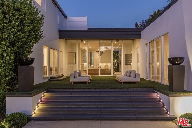 Building Photo - 703 N Maple Dr