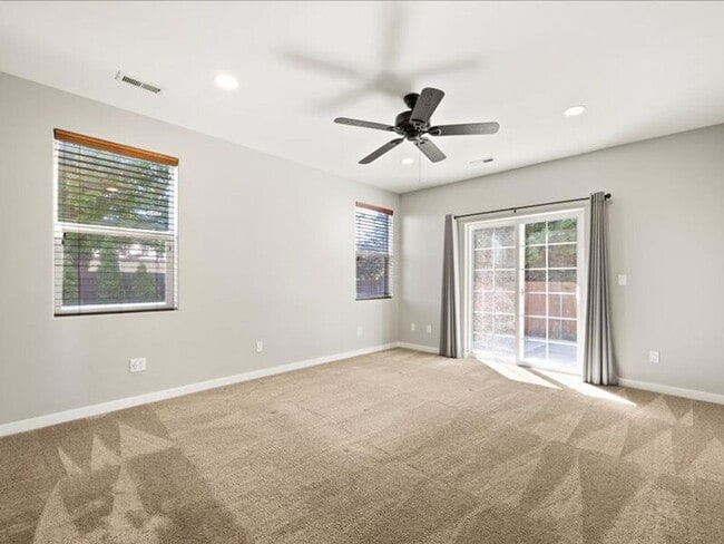 Building Photo - 617 Esperanza Ct