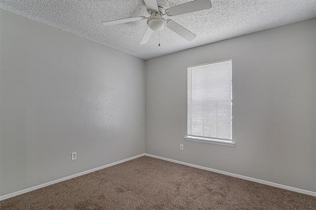 Building Photo - 833 Springhill Dr