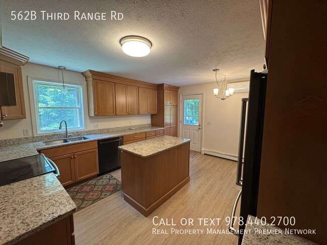 Building Photo - 562 Third Range Rd