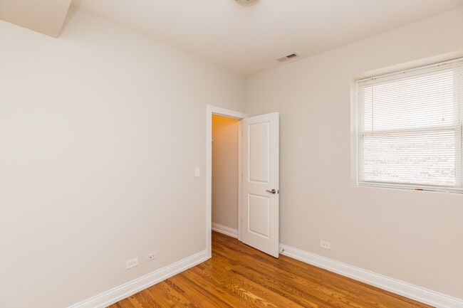 Building Photo - 4911 W Cuyler Ave