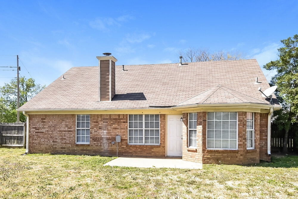 Building Photo - 7082 Hampton Dr