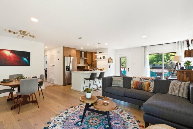 Building Photo - 2906 Westhill Dr