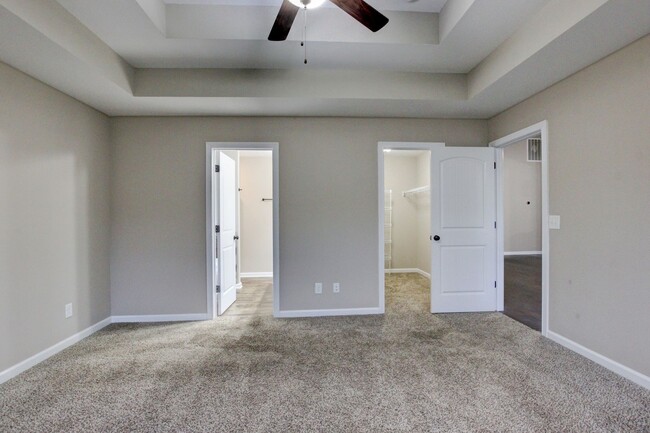 Building Photo - Fresh and Clean 3 bed 2 bath.  Sweet layout!