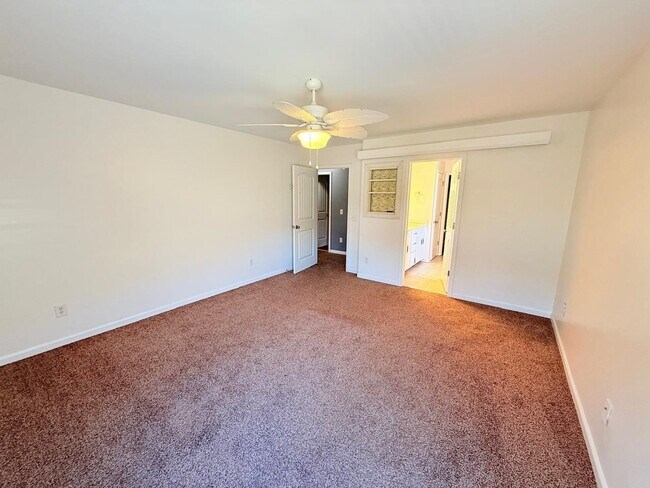 Building Photo - 915 Oglethorpe Dr