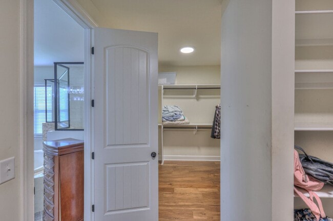 Building Photo - 9141 Holstein Dr