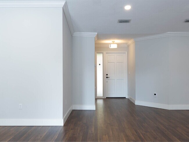 Building Photo - Country-Style Sarasota Living on a Full Acre - Pool Home with Oversized Workshop — Move-In Ready Now