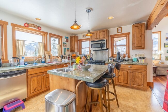 Building Photo - 407 Cascadilla St