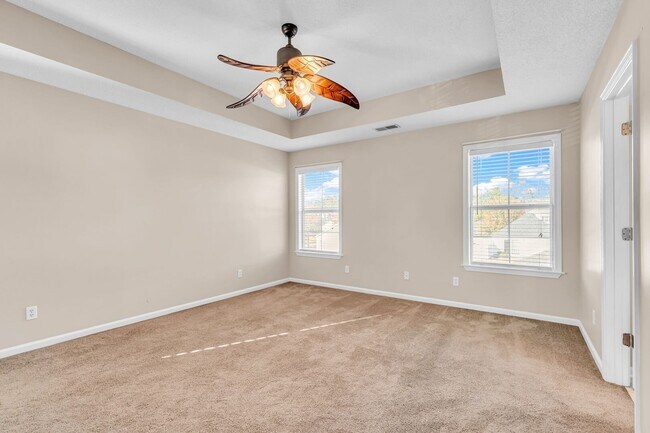 Building Photo - 16 Bushwood Dr
